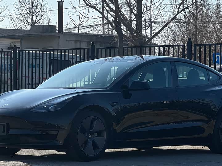 Фото 2 - Tesla Model 3