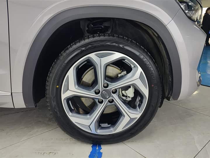 Фото 6 - Geely Monjaro