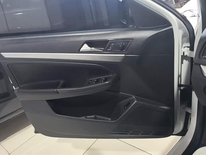 Фото 7 - Volkswagen Lavida