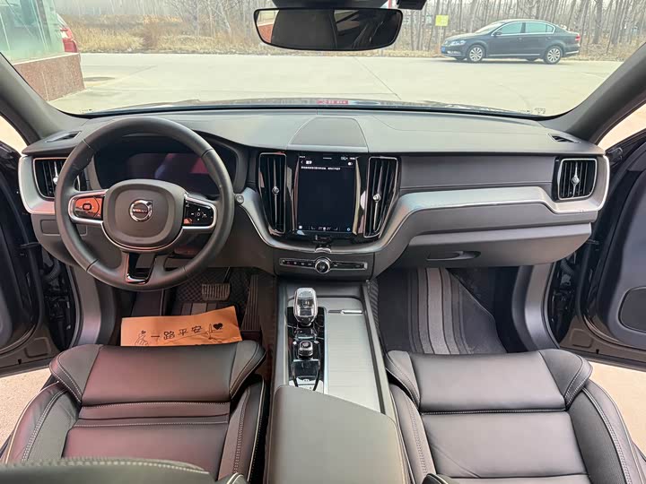 Фото 9 - Volvo XC60