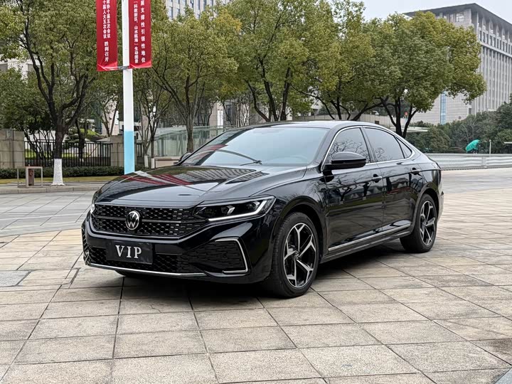 Фото 1 - Volkswagen Passat