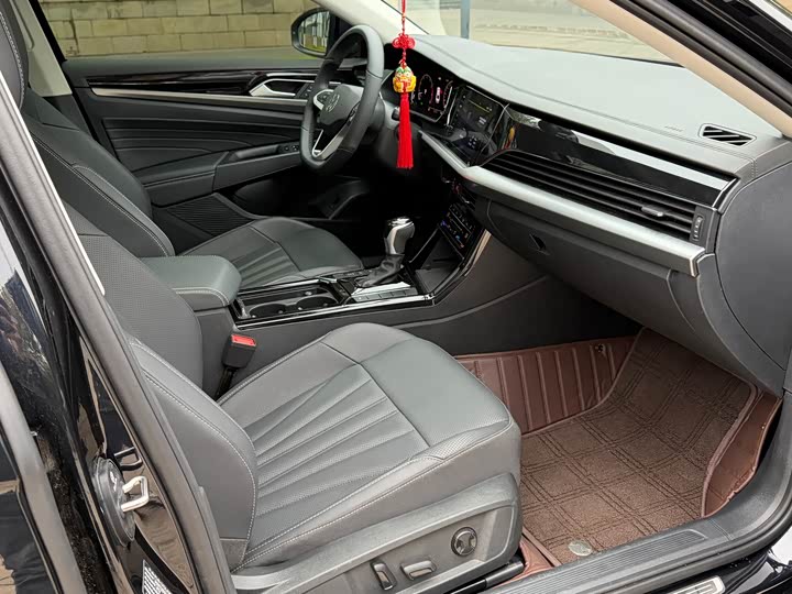 Фото 8 - Volkswagen Passat