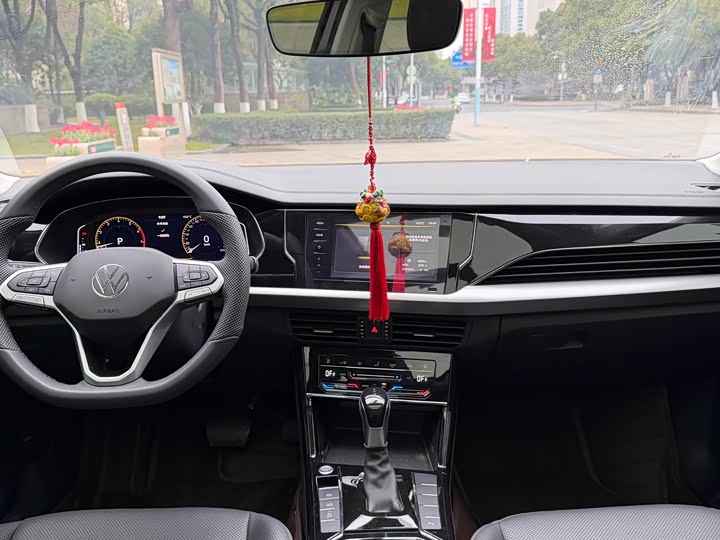 Фото 9 - Volkswagen Passat