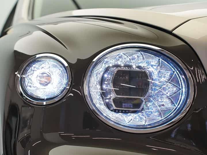 Фото 7 - Bentley Flying Spur