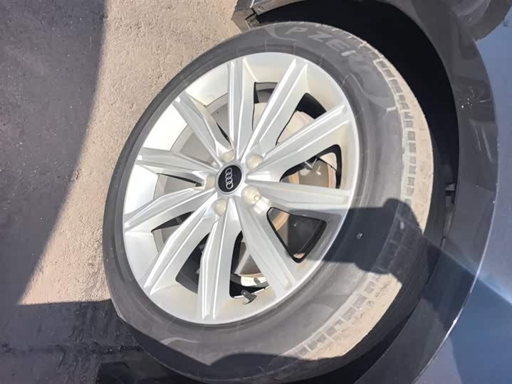 Фото 6 - Audi A6L