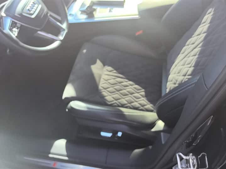 Фото 9 - Audi A6L