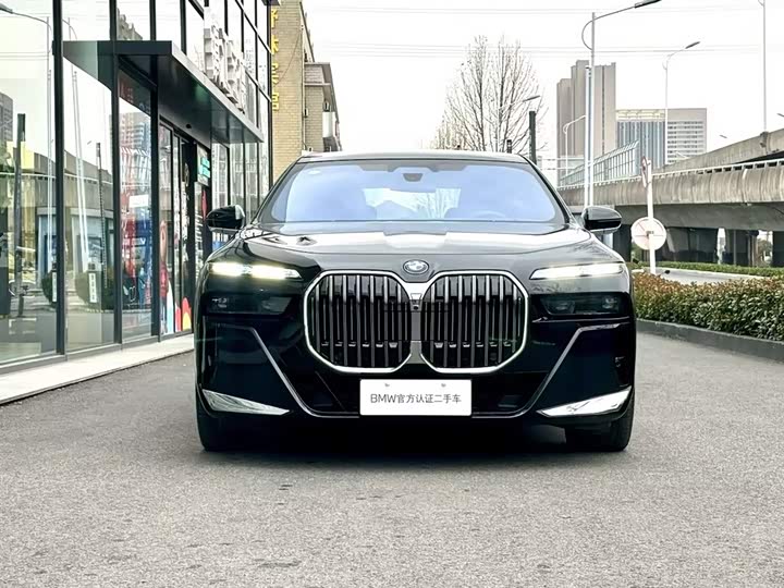 Фото 2 - BMW 7 Series