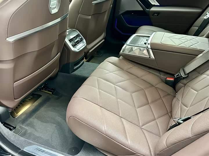 Фото 8 - BMW 7 Series