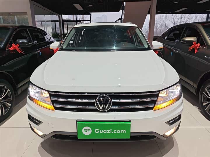 Фото 3 - Volkswagen Tiguan L Pro