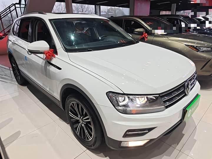 Фото 4 - Volkswagen Tiguan L Pro