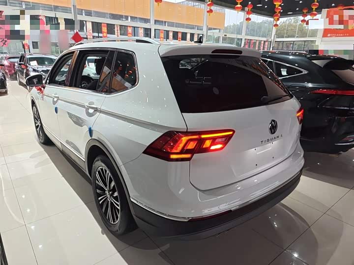 Фото 5 - Volkswagen Tiguan L Pro