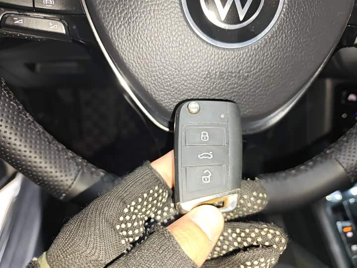 Фото 9 - Volkswagen Tiguan L Pro