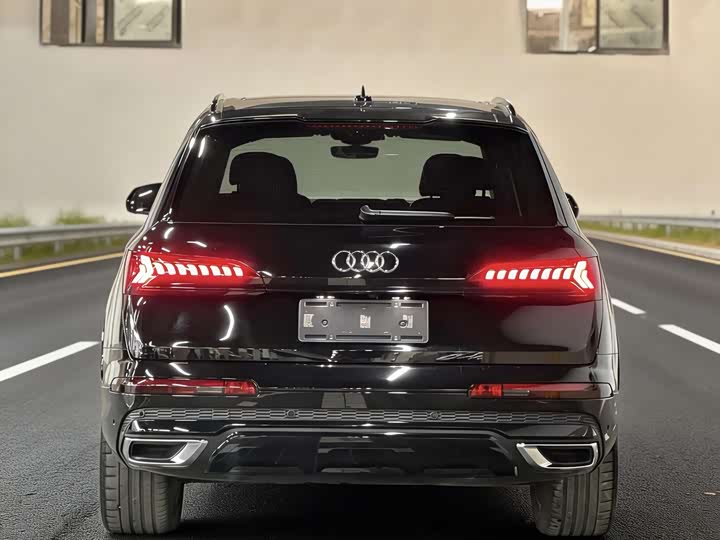 Фото 5 - Audi Q7