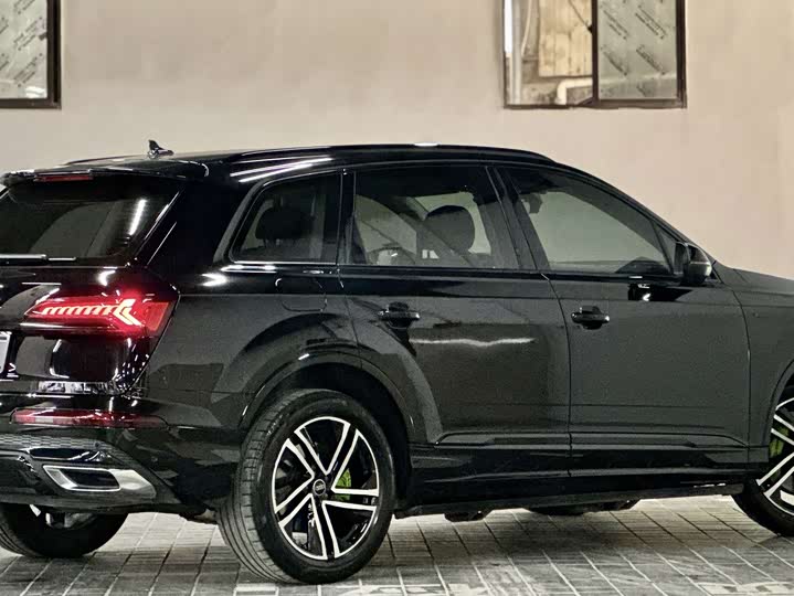 Фото 6 - Audi Q7