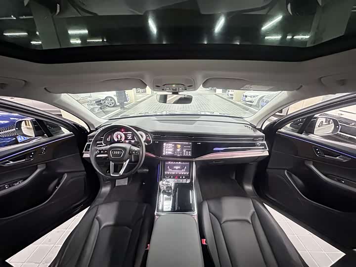 Фото 8 - Audi Q7