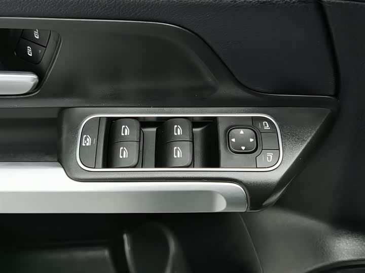 Фото 9 - Mercedes-Benz GLB-Class