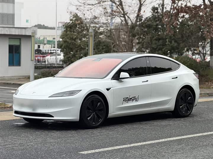Фото 2 - Tesla Model 3