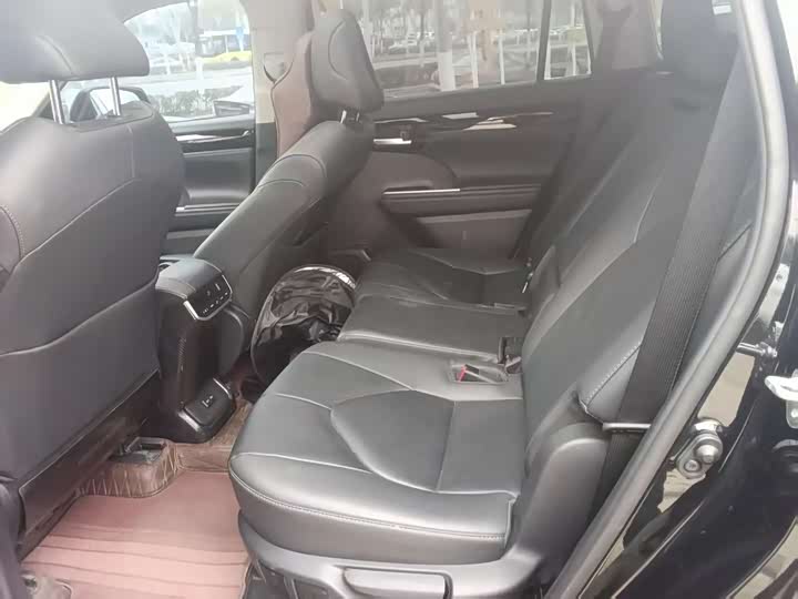 Фото 9 - Toyota Highlander