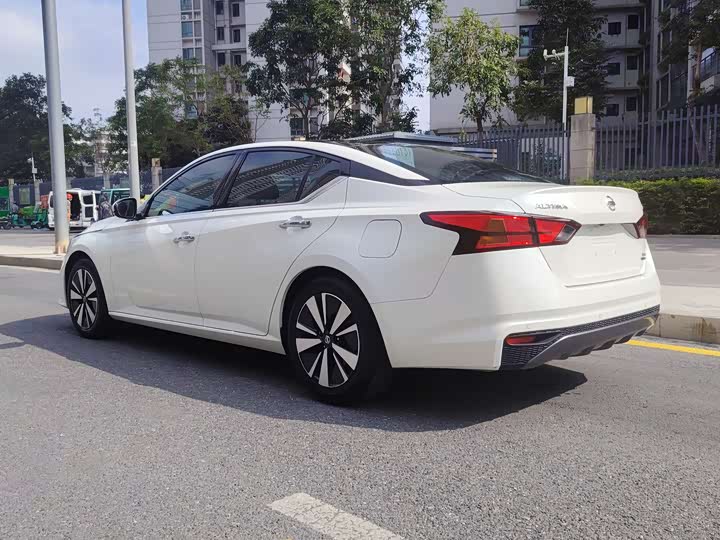 Фото 8 - Nissan Teana