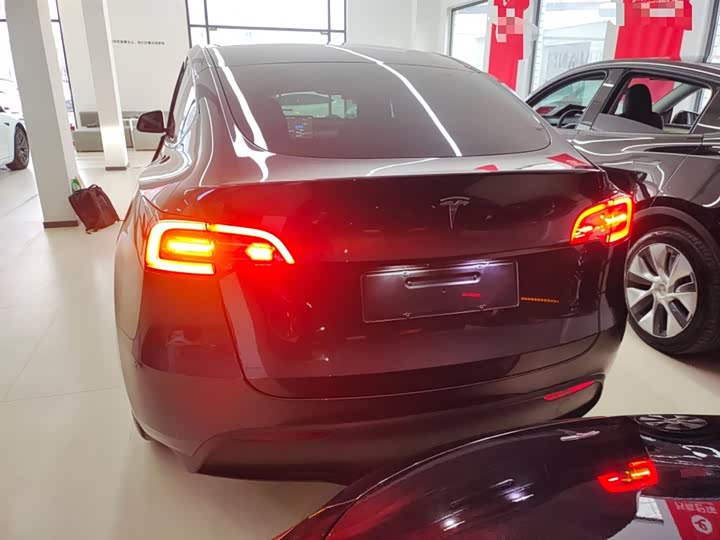 Фото 6 - Tesla Model Y