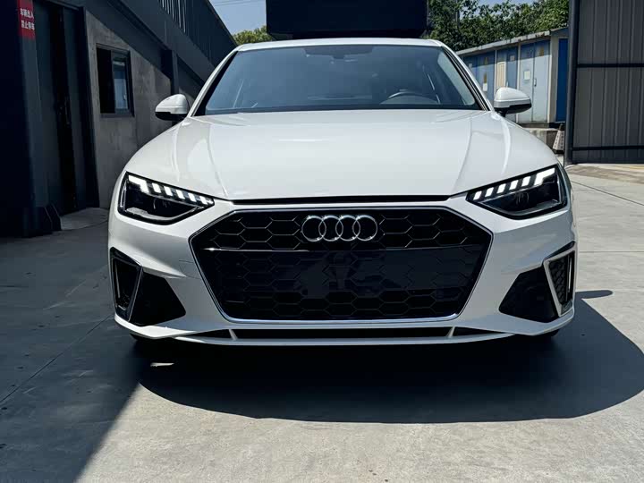 Фото 2 - Audi A4L