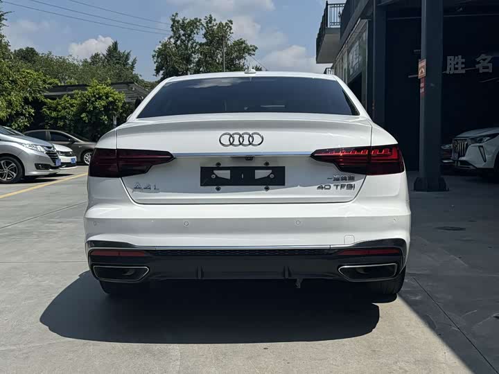 Фото 5 - Audi A4L