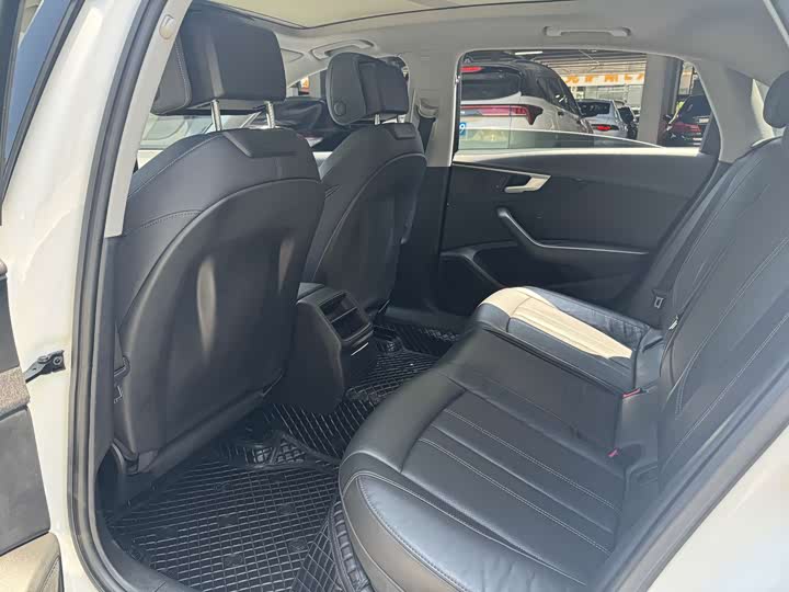 Фото 8 - Audi A4L