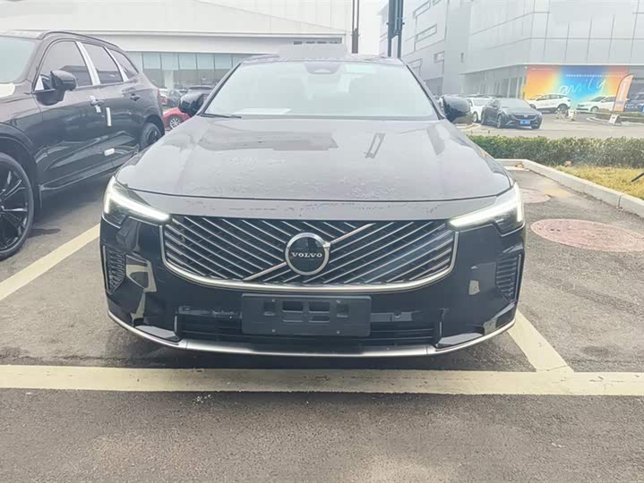 Фото 2 - Volvo S90
