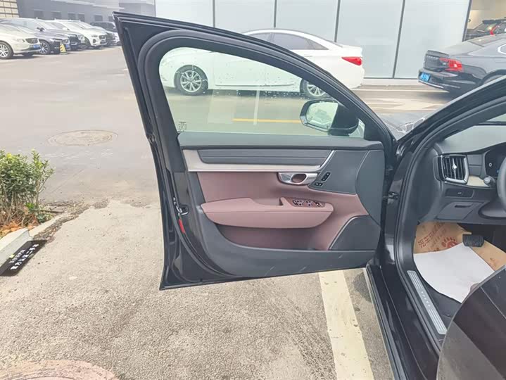 Фото 7 - Volvo S90