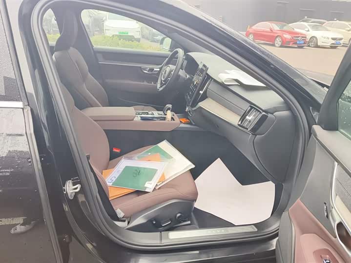 Фото 8 - Volvo S90