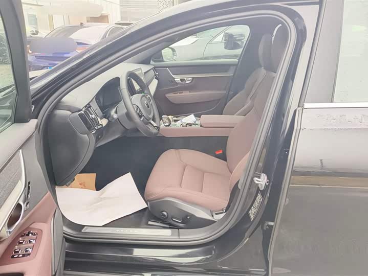 Фото 9 - Volvo S90