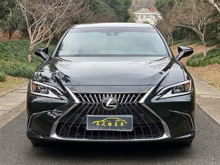 Фото 2 - Lexus ES