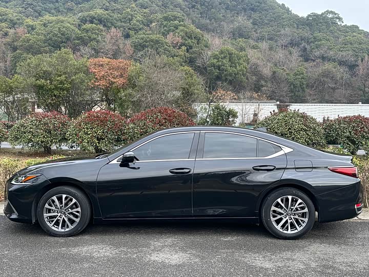 Фото 3 - Lexus ES