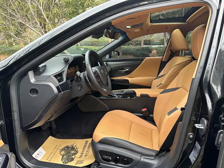 Фото 4 - Lexus ES