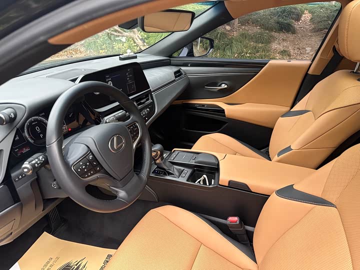 Фото 5 - Lexus ES