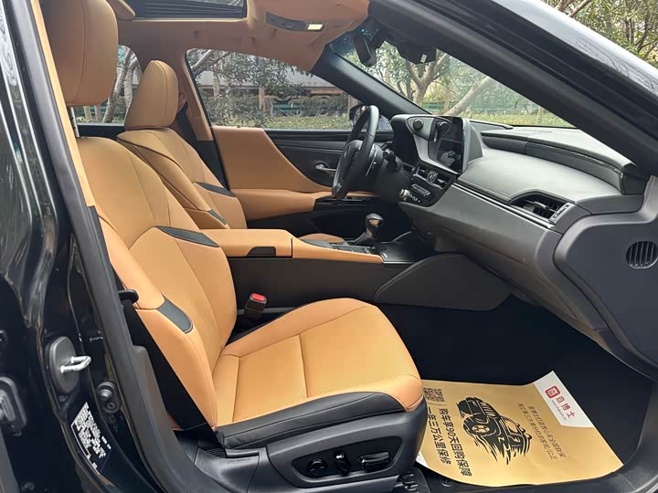 Фото 7 - Lexus ES