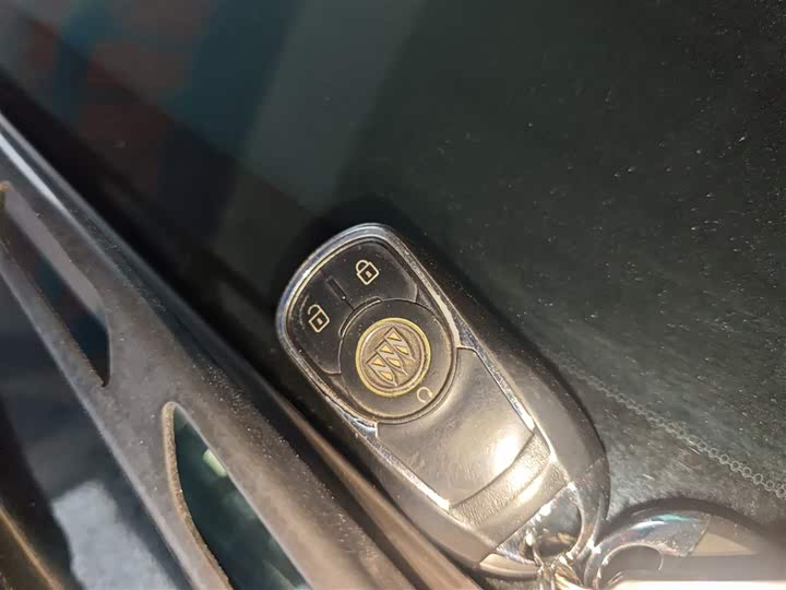 Фото 9 - Buick GL8 ES