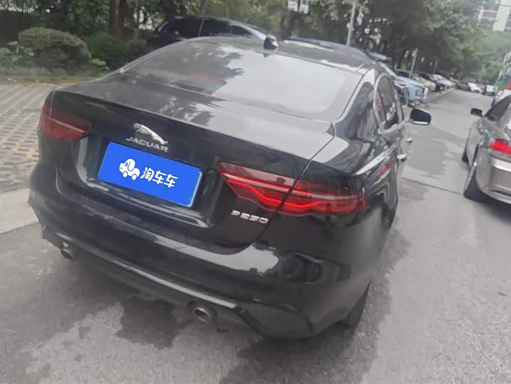 Фото 3 - Jaguar XE L