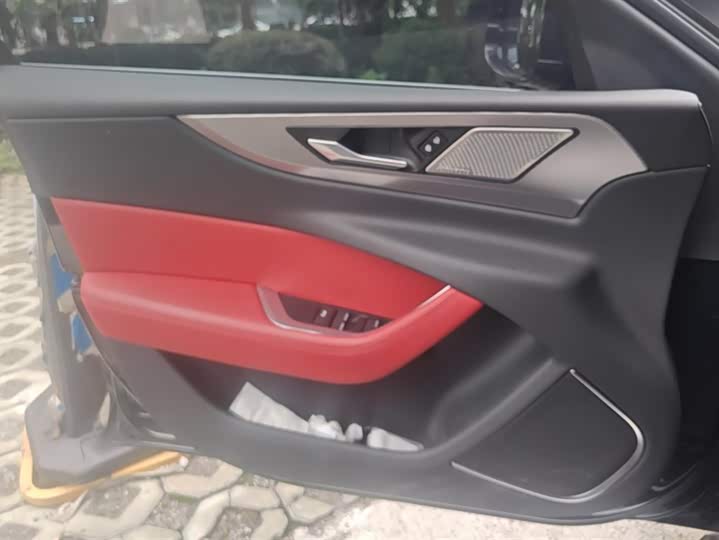 Фото 7 - Jaguar XE L