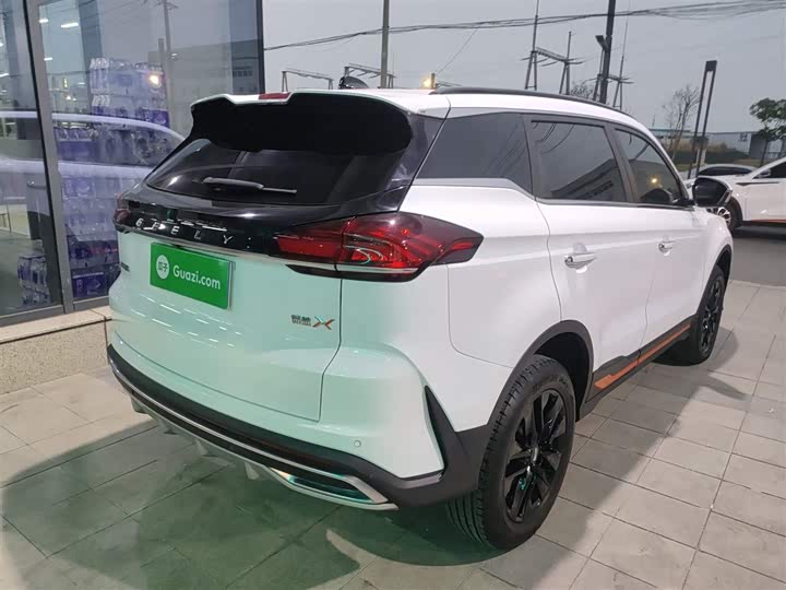 Фото 7 - Geely Atlas