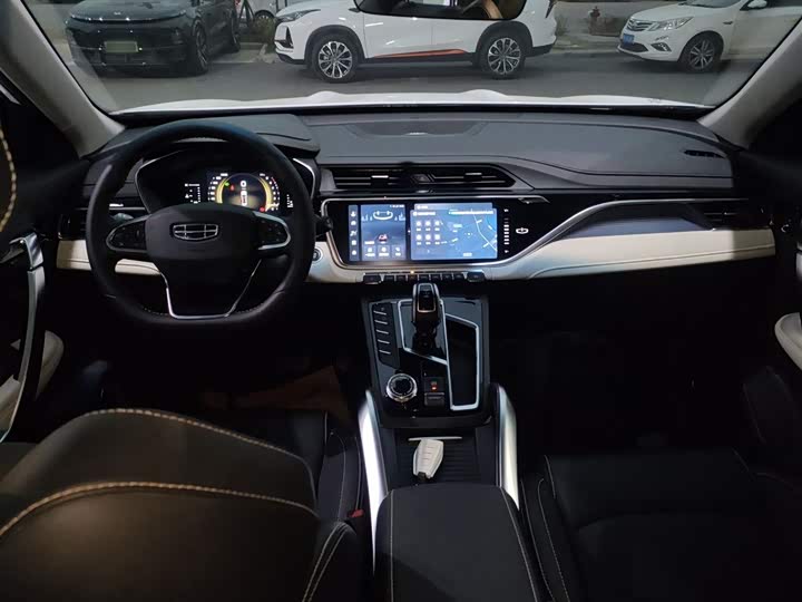 Фото 9 - Geely Atlas