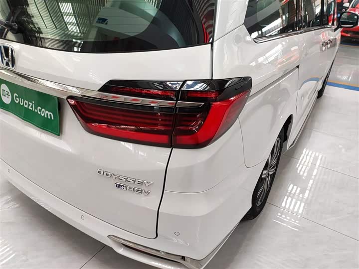 Фото 8 - Honda Odyssey