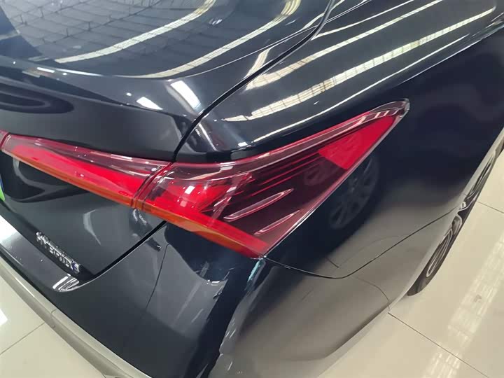 Фото 8 - Toyota Avalon