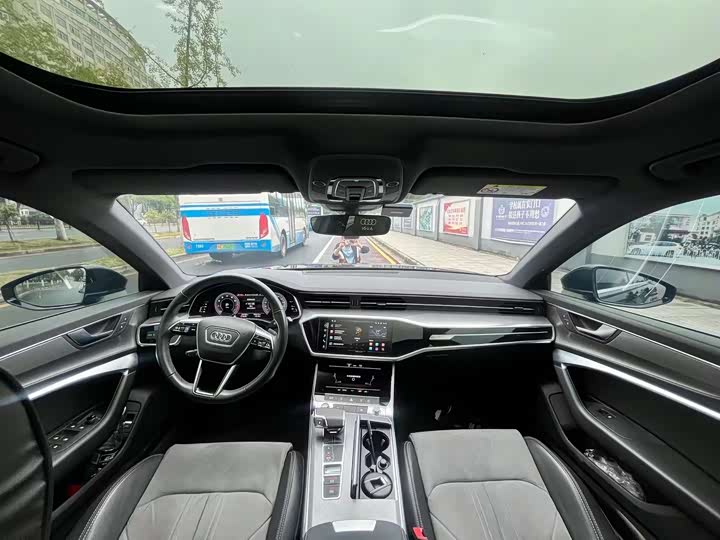 Фото 5 - Audi A6L