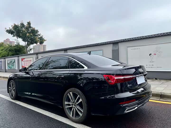 Фото 7 - Audi A6L