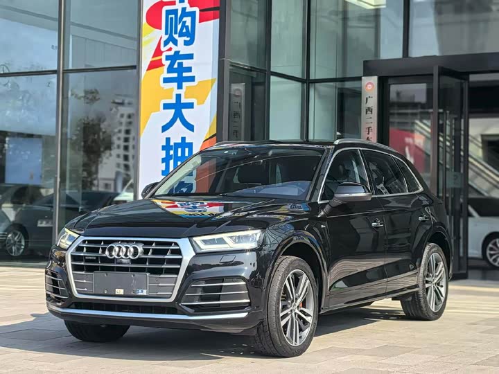 Фото 1 - Audi Q5L