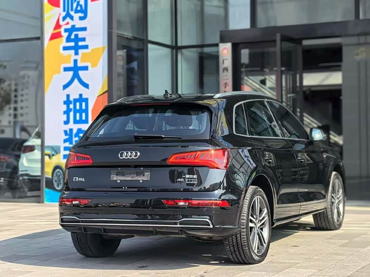 Фото 7 - Audi Q5L