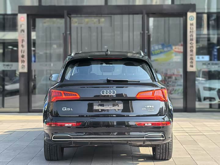 Фото 8 - Audi Q5L