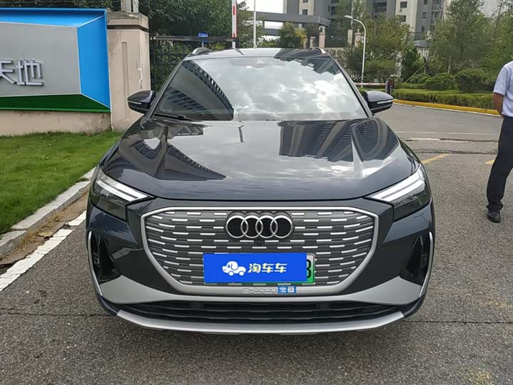 Фото 2 - Audi Q4 e-tron