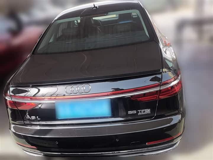 Фото 9 - Audi A8